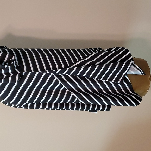 Top - Picture 4 of 6